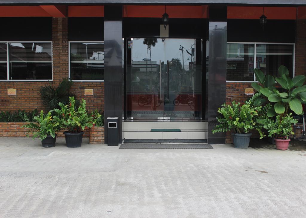 Amaliun Hotel Medan Zewnętrze zdjęcie