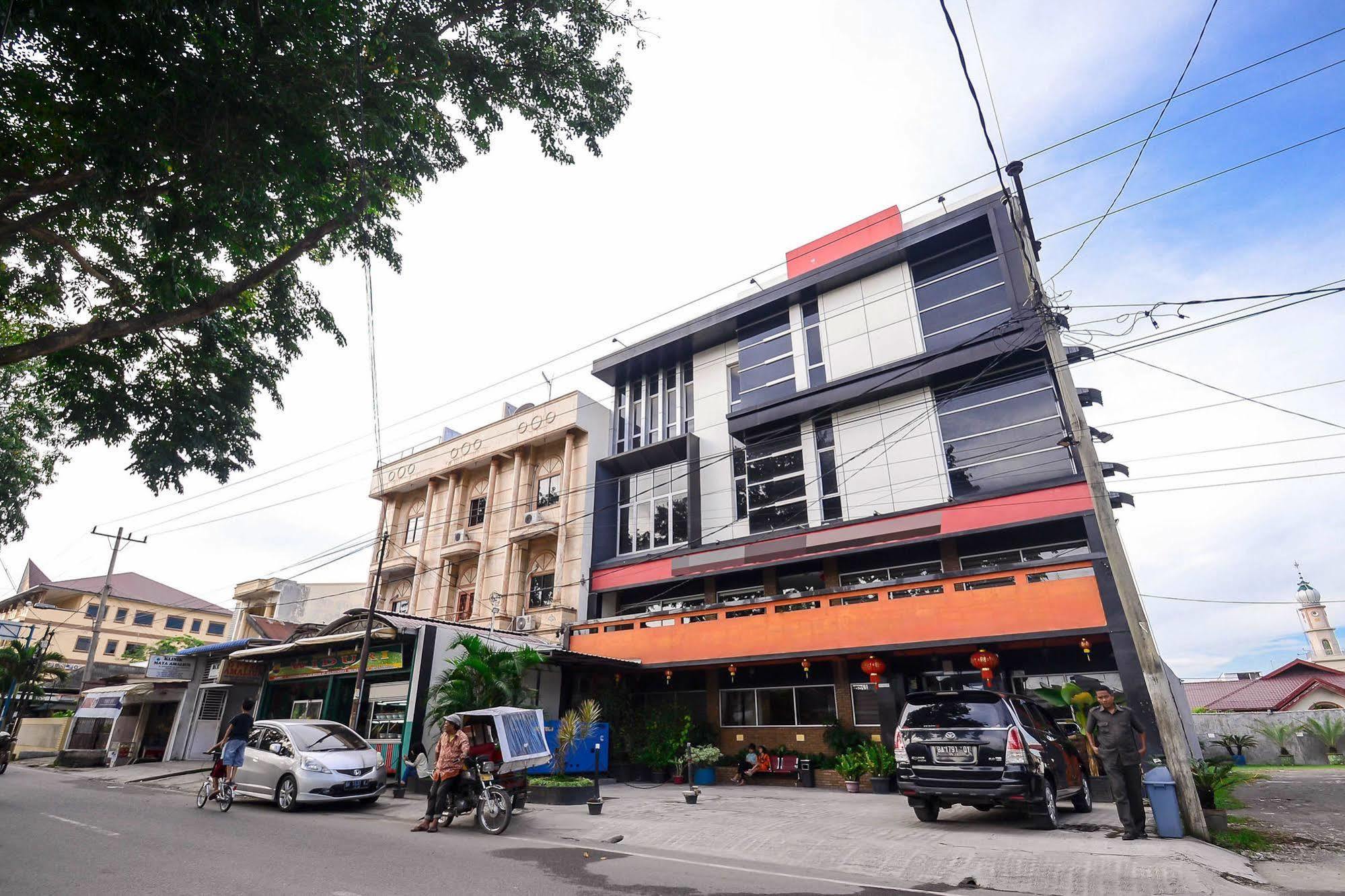 Amaliun Hotel Medan Zewnętrze zdjęcie